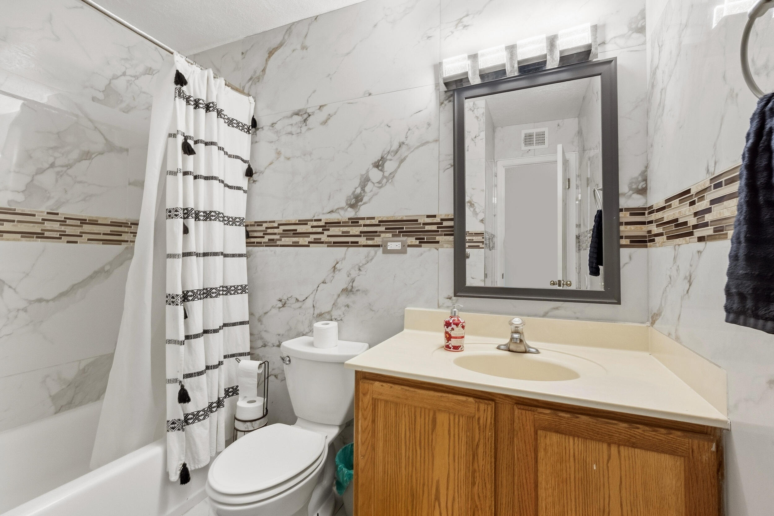 4633 Spring Valley Circle Southwest Albuquerque, NM 87105 - Photo 15 of 36 Gallery Image 15