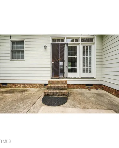 a view of house with a big yard