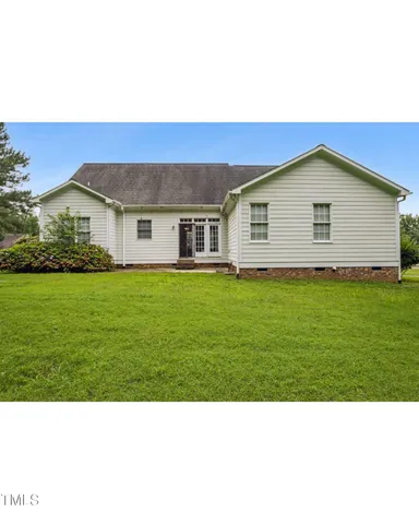 a view of a house with a backyard