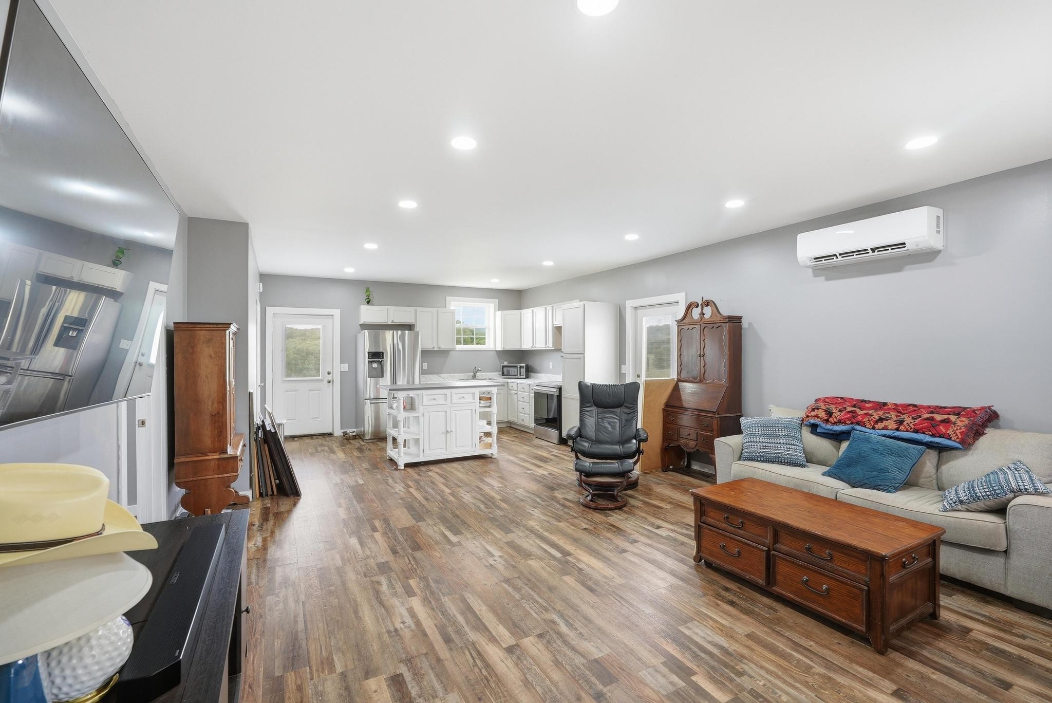 1050 Franks Ferry Road Sparta, TN 38583 - Photo 8 of 35 a living room with furniture and a wooden floor
