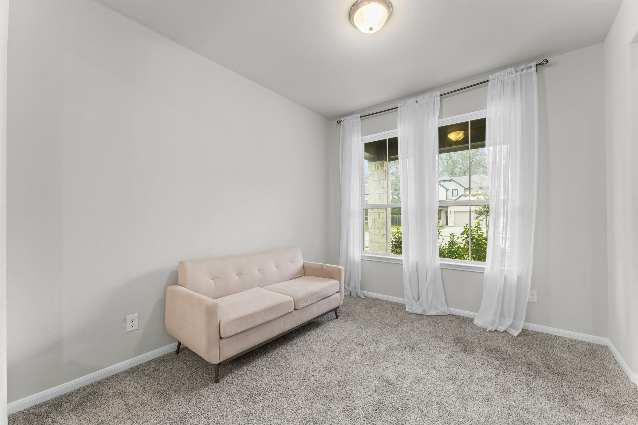 11331 Painted Trillium Lane Houston, TX 77044 - Photo 4 of 38 a living room with furniture and a window
