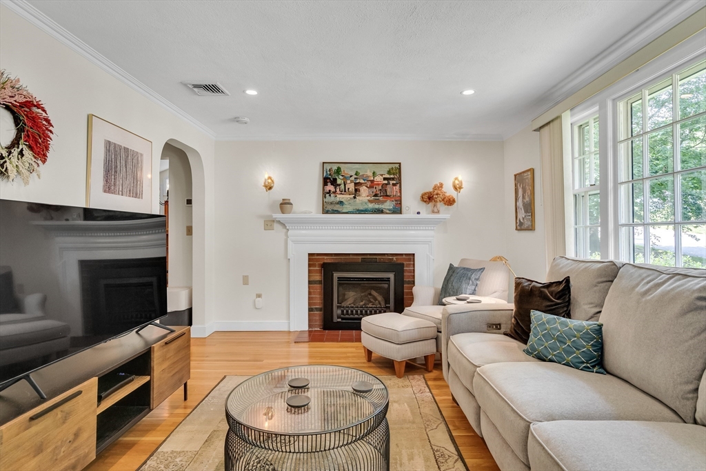 21 Constitution Road Lexington, MA 02421 - Photo 8 of 42