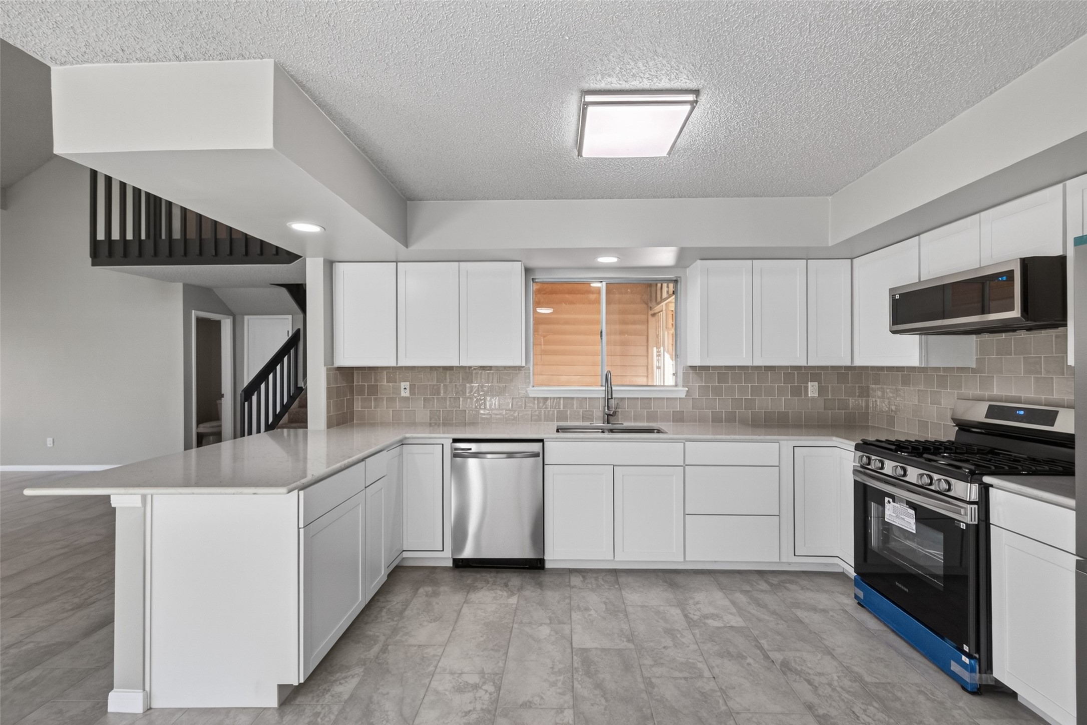 11406 Caesar Drive Houston, TX 77477 - Photo 12 of 37