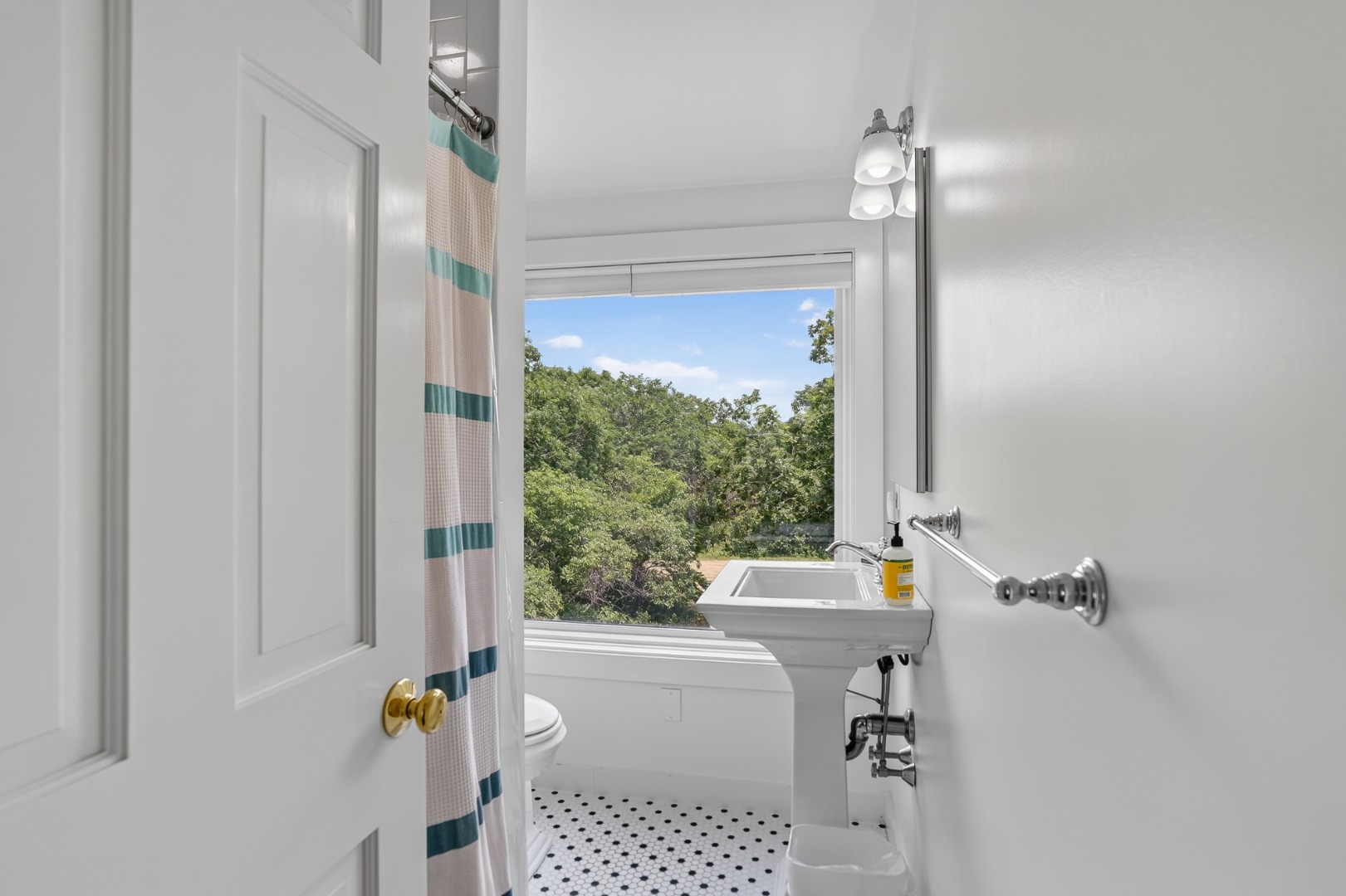 28 Black Point Road Chilmark, MA 02535 - Photo 38 of 56 Full bath in the finished space above the garage.