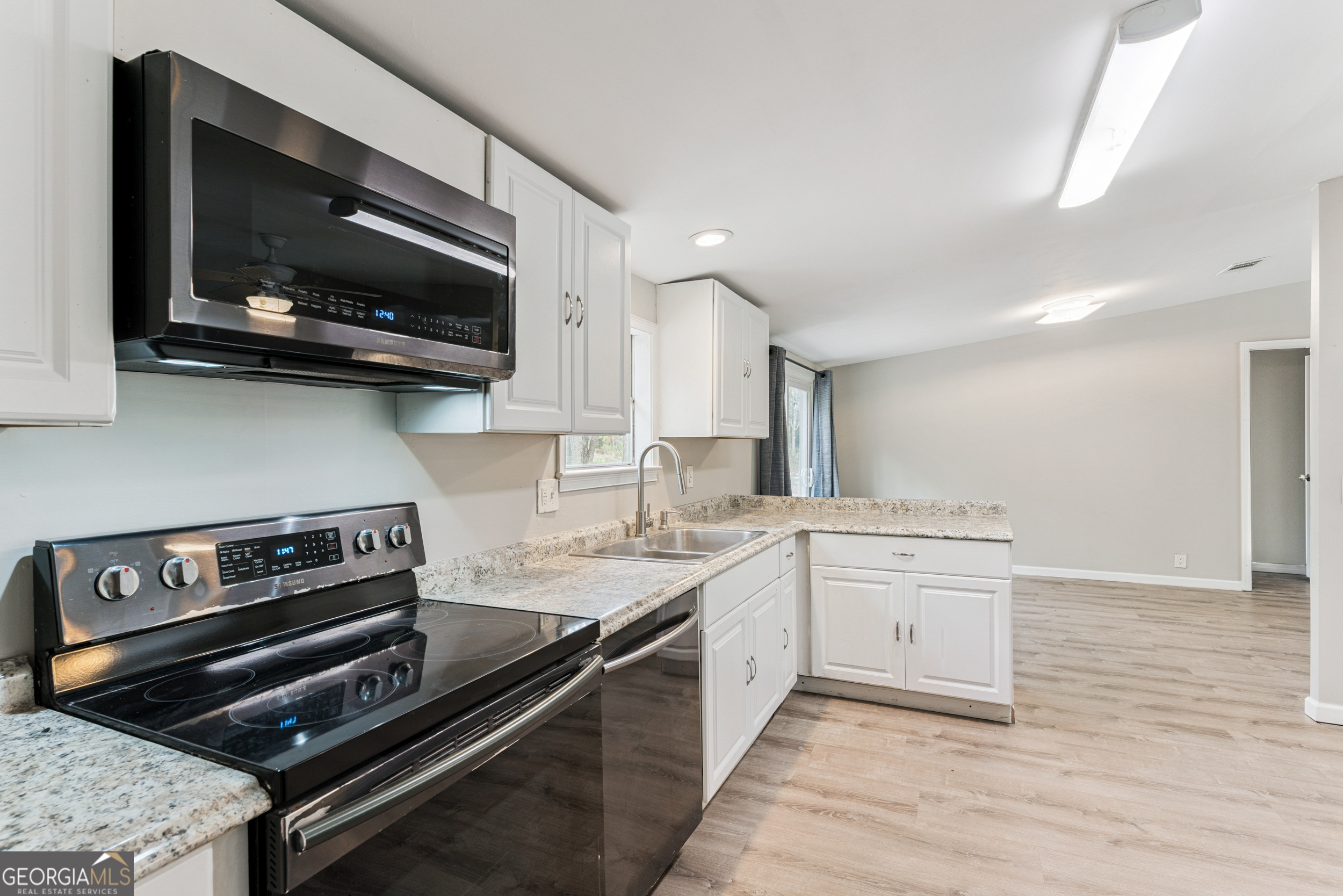 68 Amber Drive Waverly, GA 31565 - Photo 21 of 39 a kitchen with a stove and a microwave