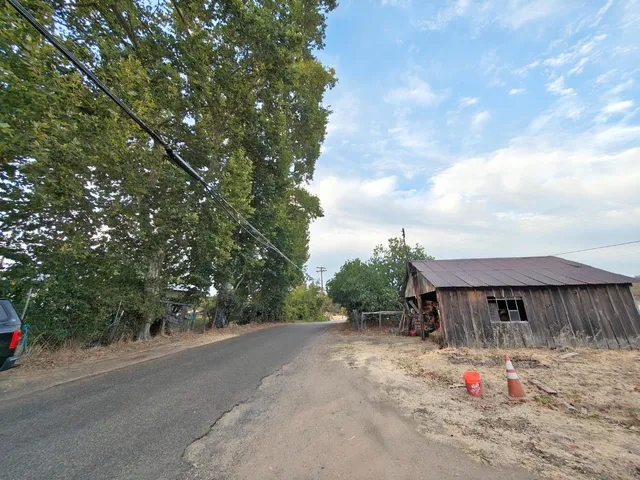 a view of a back yard of the house