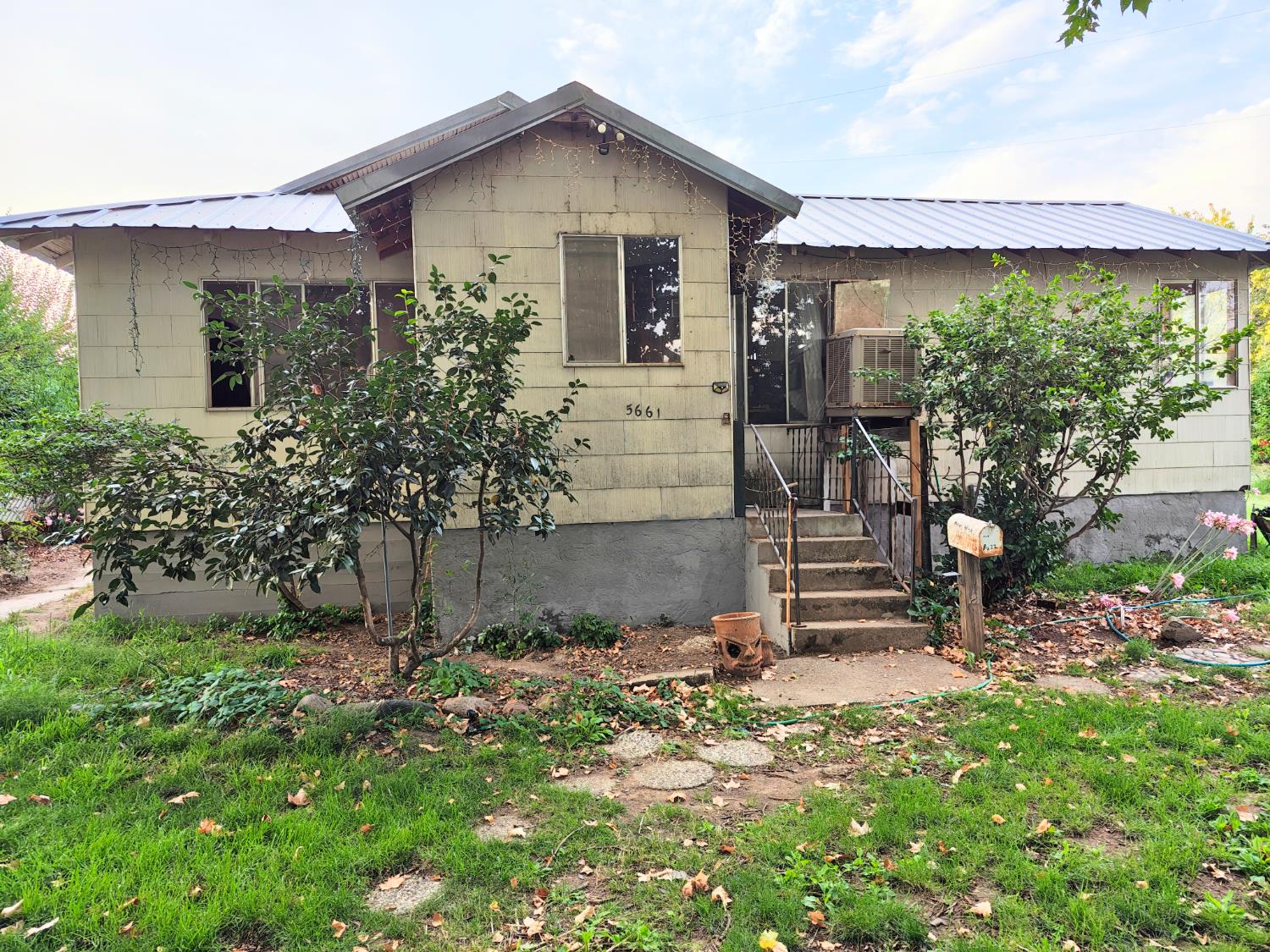 5661 Thompson Hill Road Placerville, CA 95667 - Photo 58 of 68 front view of a house with a yard
