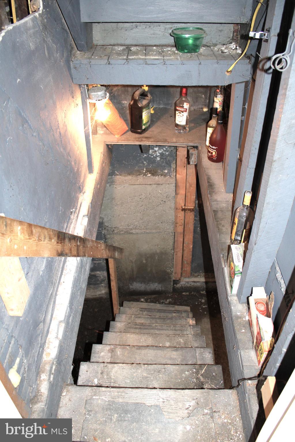 550 Winifred Road Cumberland, MD 21502 - Photo 74 of 81 Lower Level 1 Staircase View