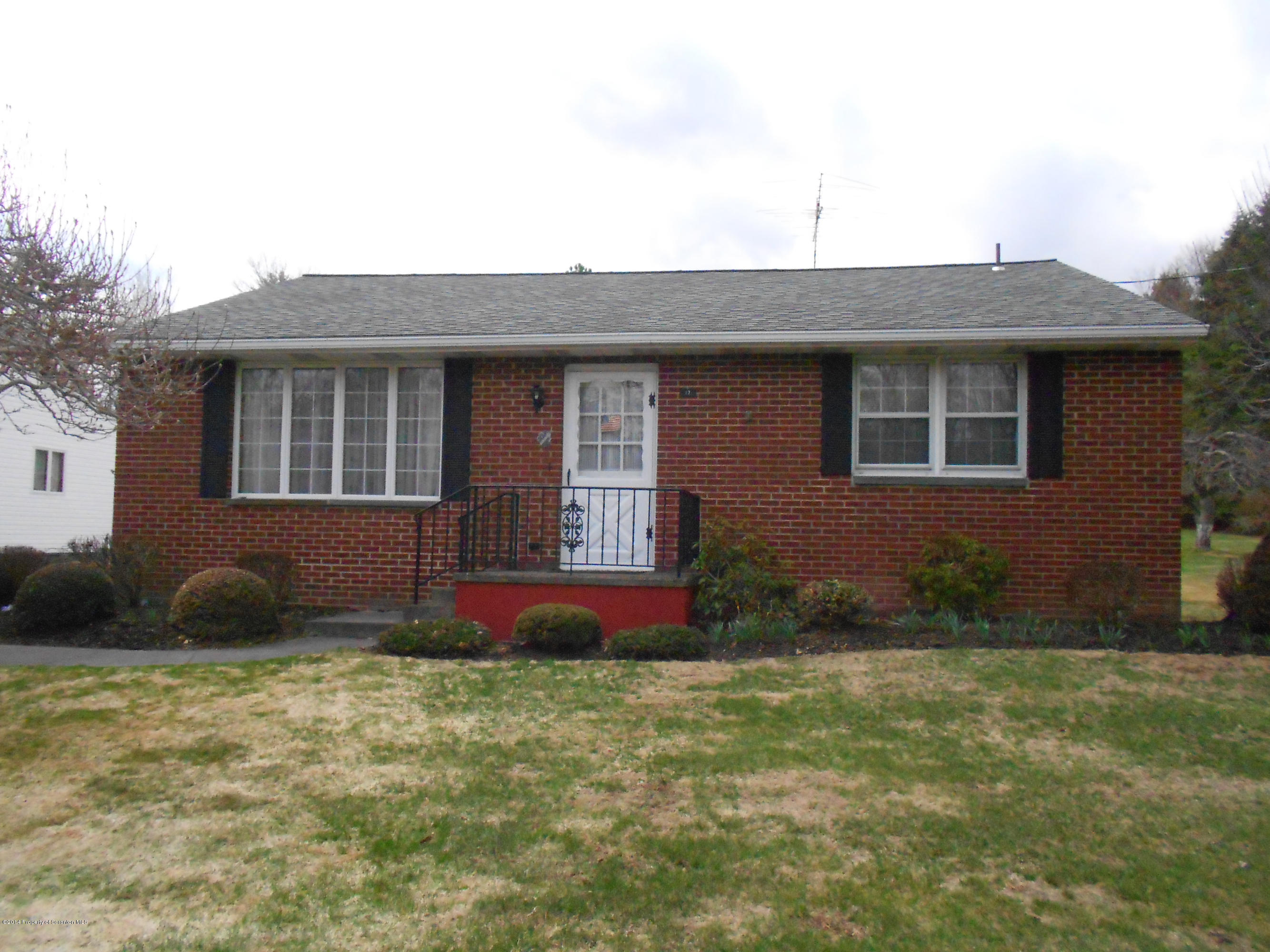 17 T Rte 318 Moscow, PA 18444 - Photo 1 of 30 a front view of house with yard