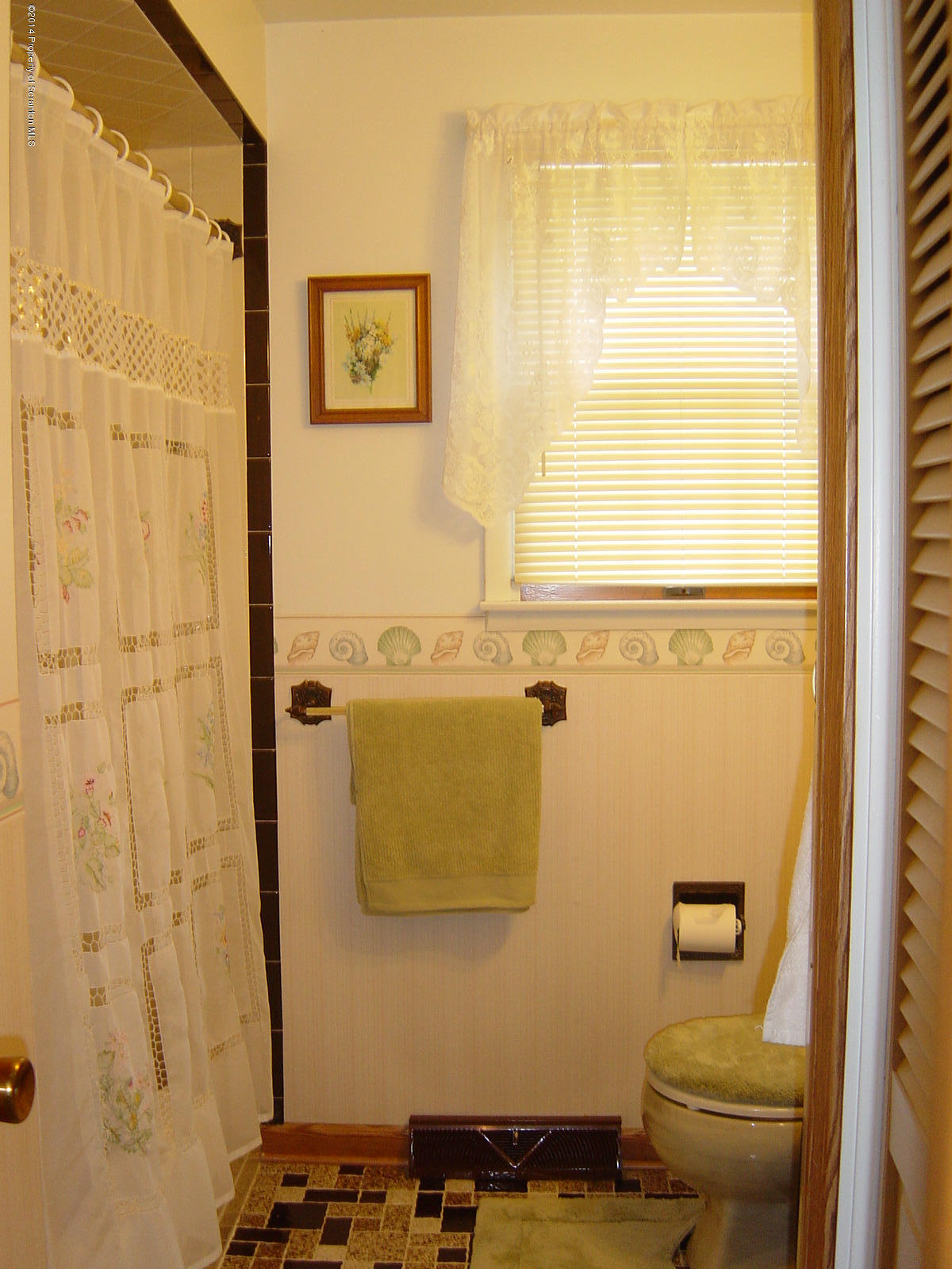 17 T Rte 318 Moscow, PA 18444 - Photo 19 of 30 a bathroom with a toilet and a shower