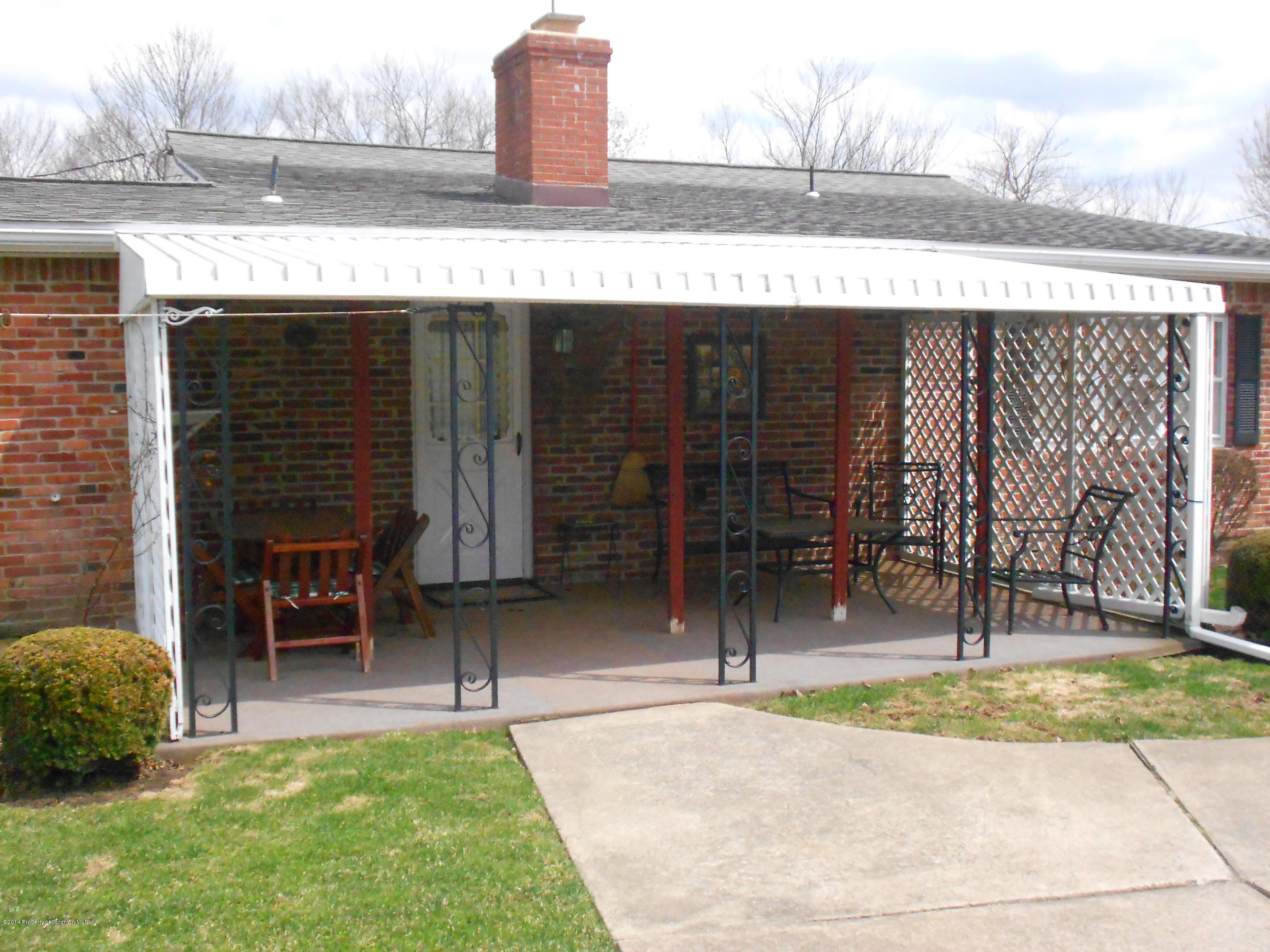 17 T Rte 318 Moscow, PA 18444 - Photo 6 of 30 a black and white house with outdoor space