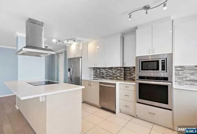 $629,000 | 200 Winston Drive, Unit 1918, Cliffside Park, NJ 07010