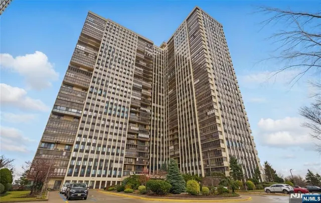 $629,000 | 200 Winston Drive, Unit 1918, Cliffside Park, NJ 07010