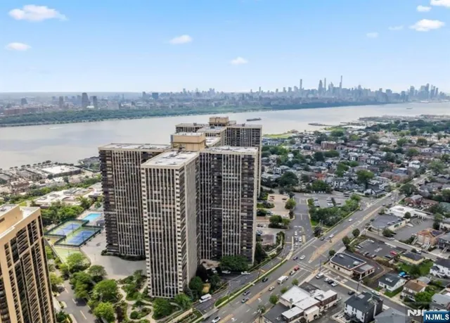 $629,000 | 200 Winston Drive, Unit 1918, Cliffside Park, NJ 07010