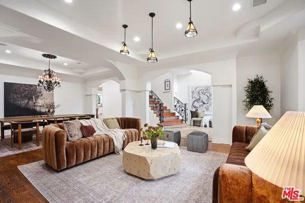$2,690,000 | 13164 West Magnolia Boulevard, Sherman Oaks, CA 91423