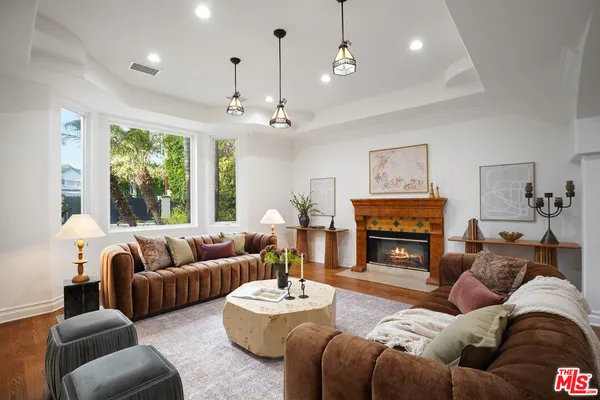 $2,690,000 | 13164 West Magnolia Boulevard, Sherman Oaks, CA 91423