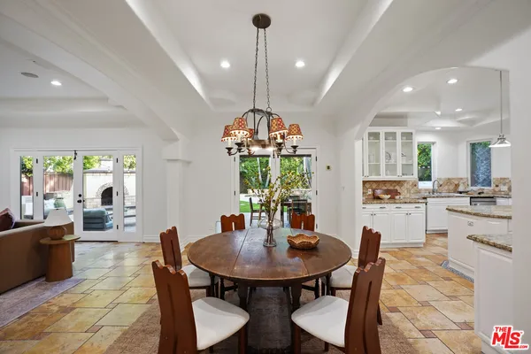$2,690,000 | 13164 West Magnolia Boulevard, Sherman Oaks, CA 91423