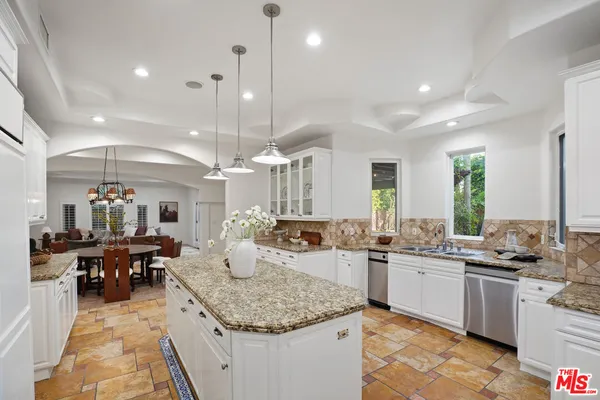 $2,690,000 | 13164 West Magnolia Boulevard, Sherman Oaks, CA 91423