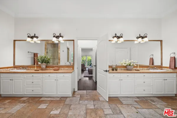 $2,690,000 | 13164 West Magnolia Boulevard, Sherman Oaks, CA 91423