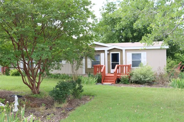 $1,400 | 512 Deer Run, Southmayd, TX 75092