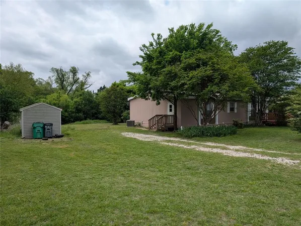 $1,400 | 512 Deer Run, Southmayd, TX 75092