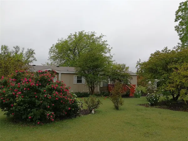 $1,400 | 512 Deer Run, Southmayd, TX 75092