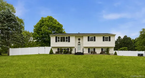 $615,000 | 11 Chandler Drive, Chester, NY 10918