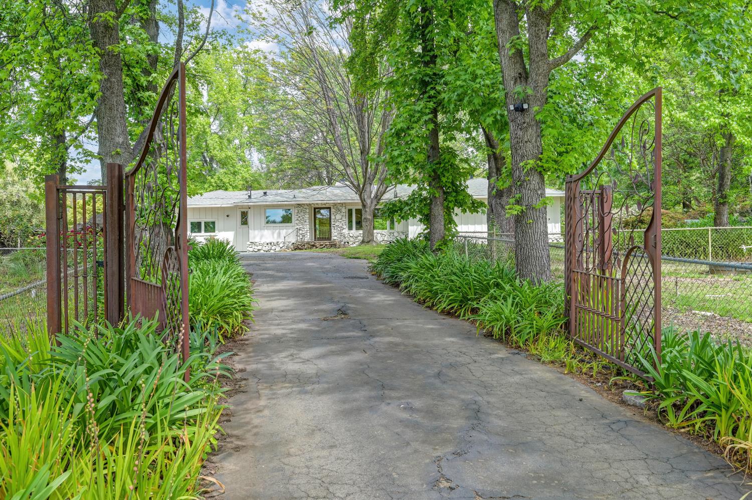 8495 Chili Hill Road Newcastle, CA 95658 - Photo 2 of 56 a front view of a house with garden