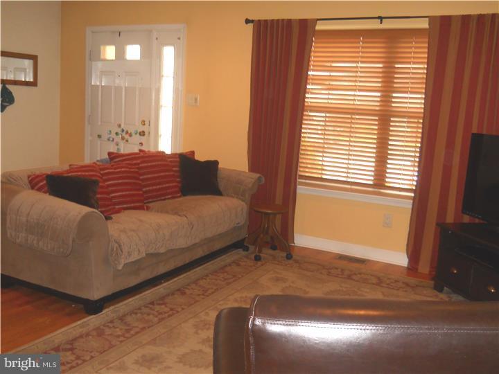 516 Ward Road Brookhaven, PA 19015 - Photo 3 of 24 Living Room