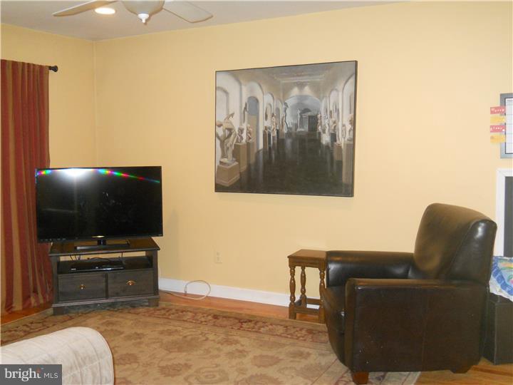 516 Ward Road Brookhaven, PA 19015 - Photo 4 of 24 Living Room