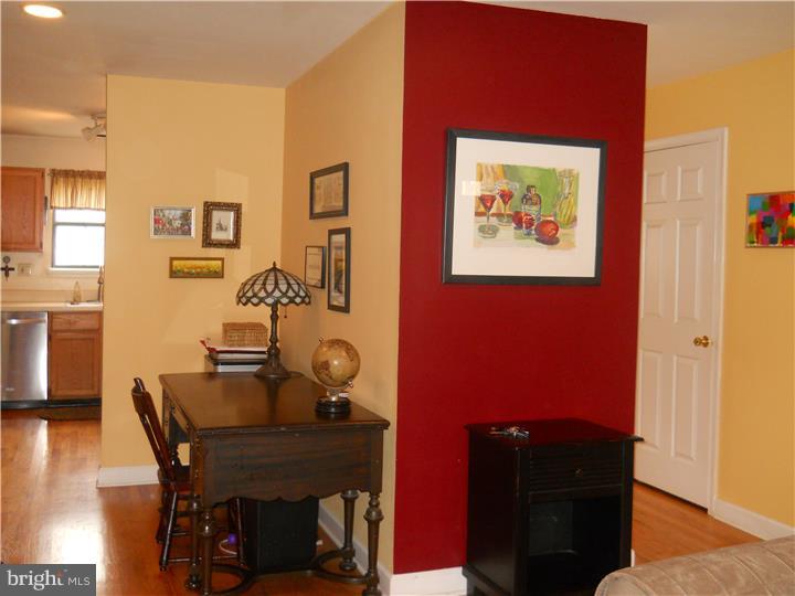 516 Ward Road Brookhaven, PA 19015 - Photo 6 of 24 Living Room