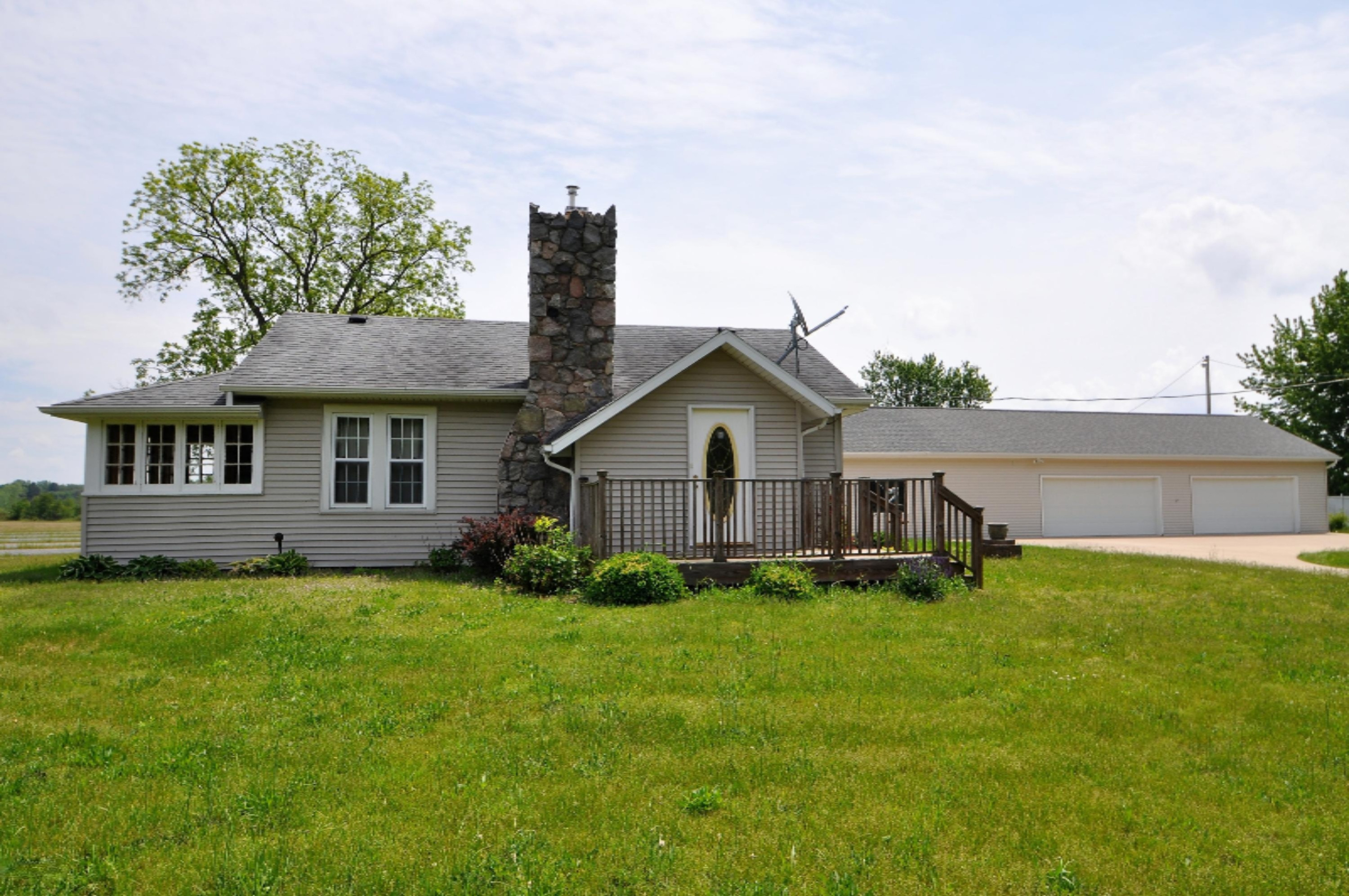 6699 River Road Sodus, MI 49126 - Photo 1 of 40 DSC_5658