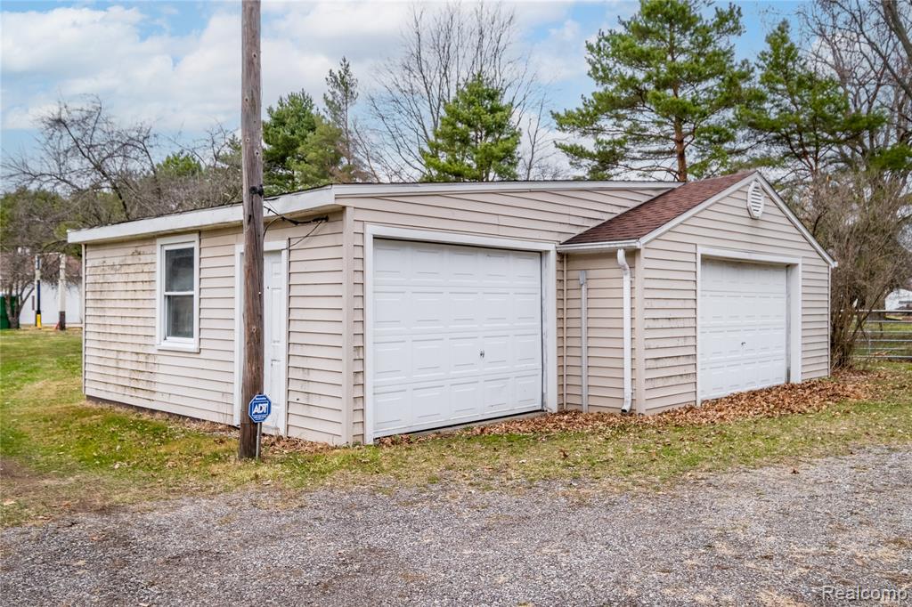 8219 North Genesee Road Mount Morris, MI 48458 - Photo 13 of 28