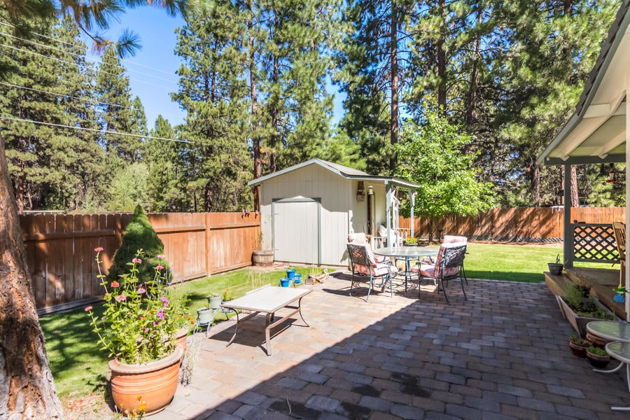 19116 Kiowa Road Bend, OR 97702 - Photo 9 of 38 Back patio area off of back deck.