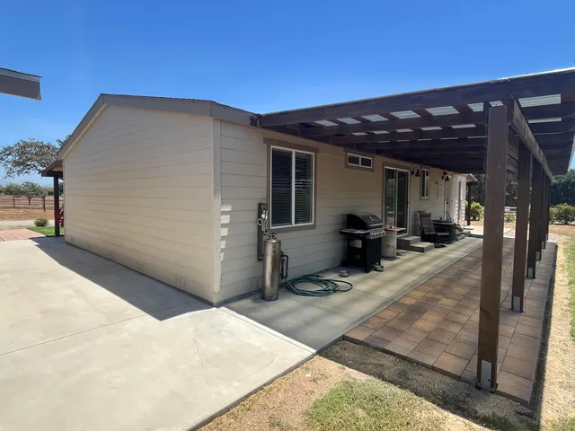 a view of a backyard of the house