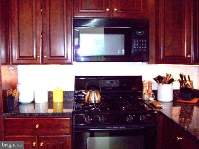 8701 Bradgate Road Alexandria, VA 22308 - Photo 8 of 17 Granite Counters & Cherry Cabinets