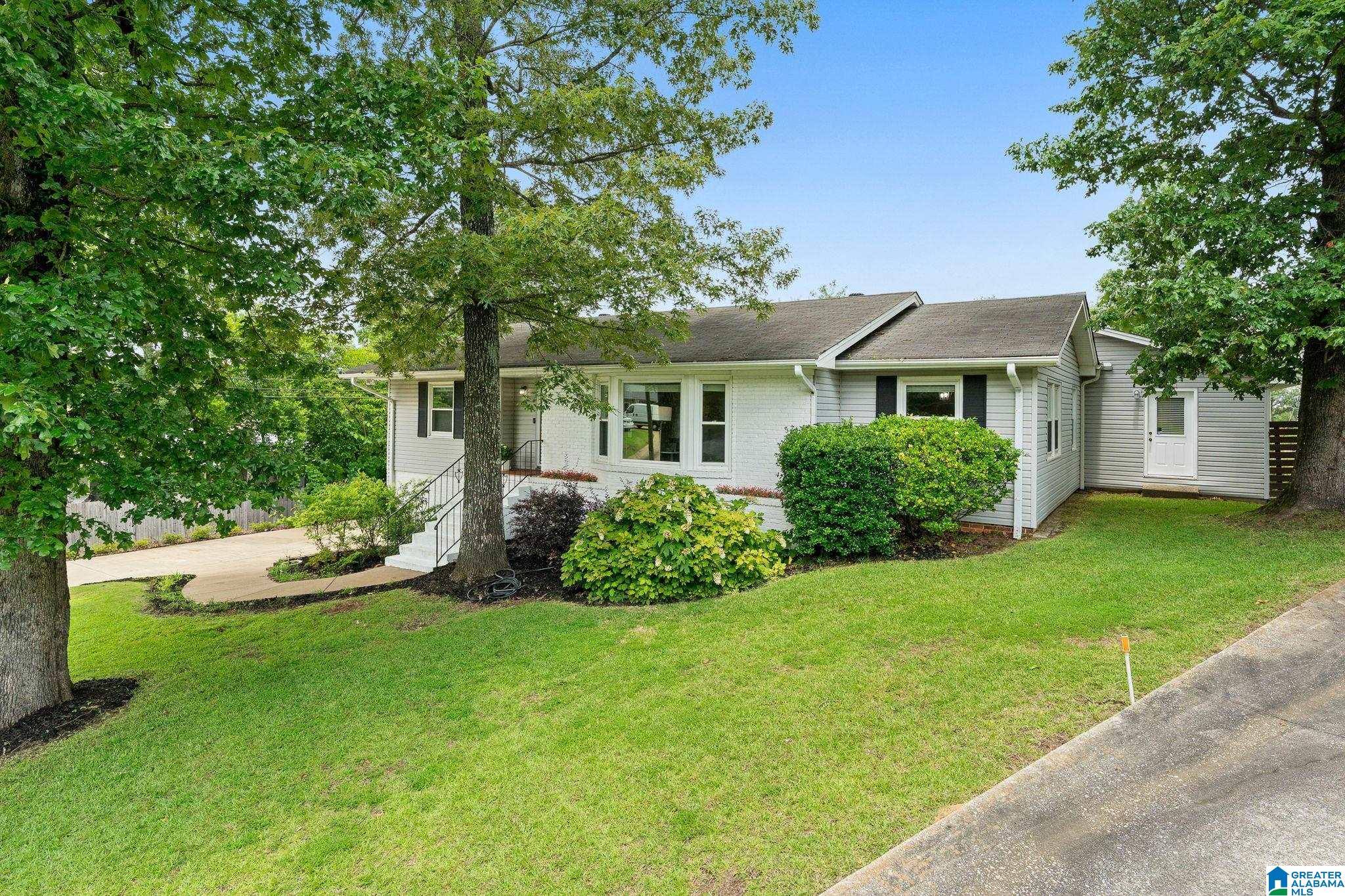 3104 Dolly Ridge Drive Birmingham, AL 35243 - Photo 2 of 46