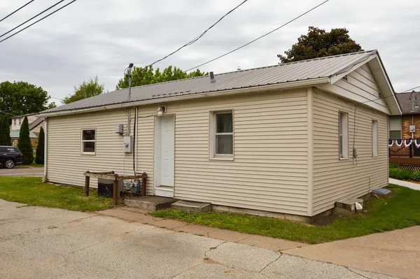 $89,900 | 109 West Pine Street, Prairie du Chien, WI 53821