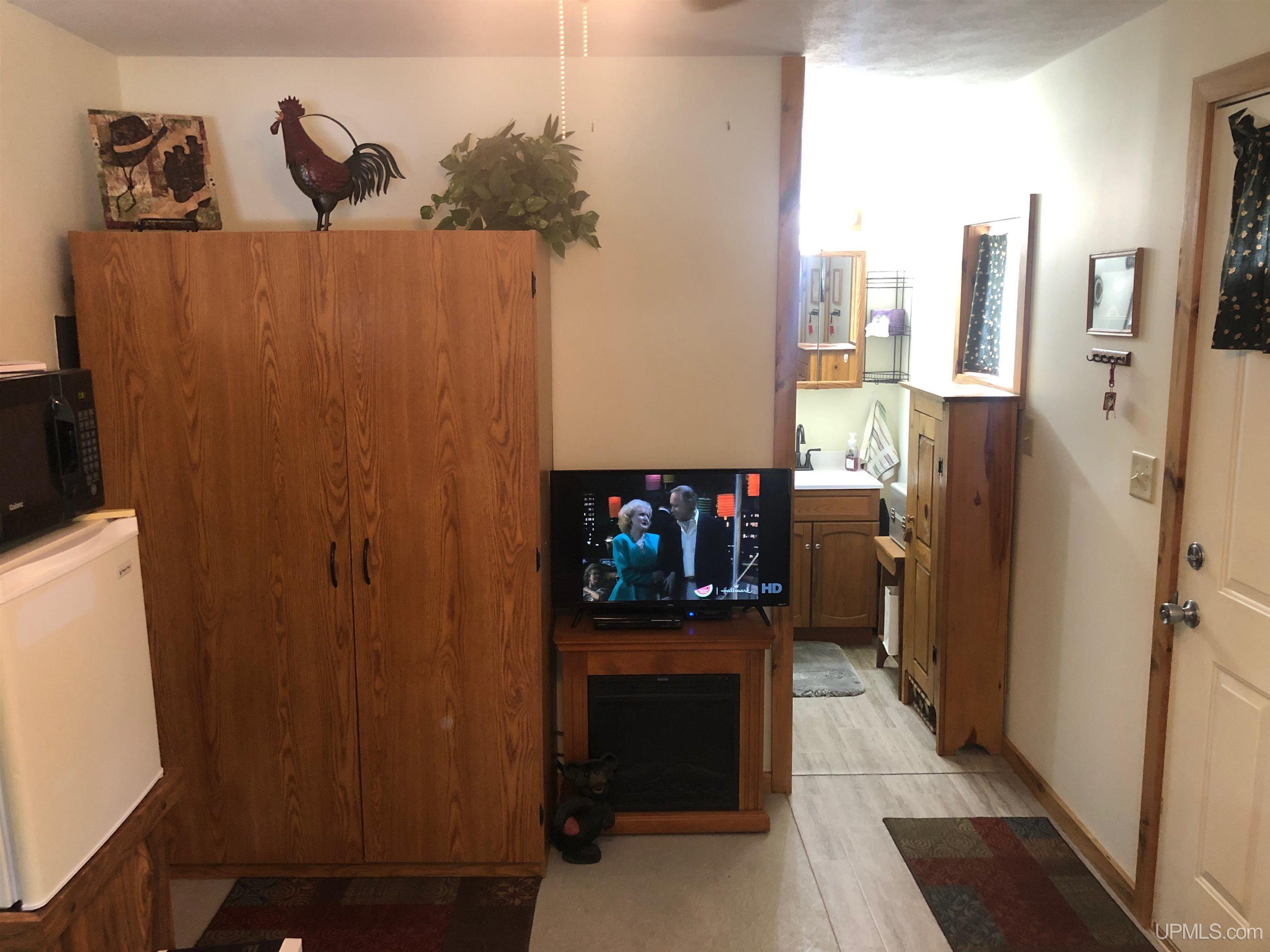 6960 G 75 Escanaba, MI 49829 - Photo 7 of 10