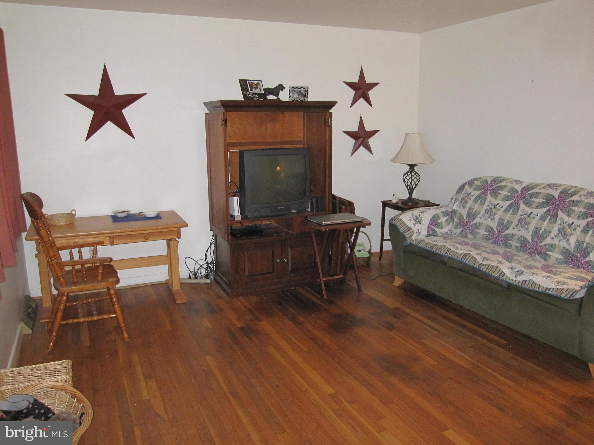 1915 Suffolk Road Finksburg, MD 21048 - Photo 5 of 10 Living Room