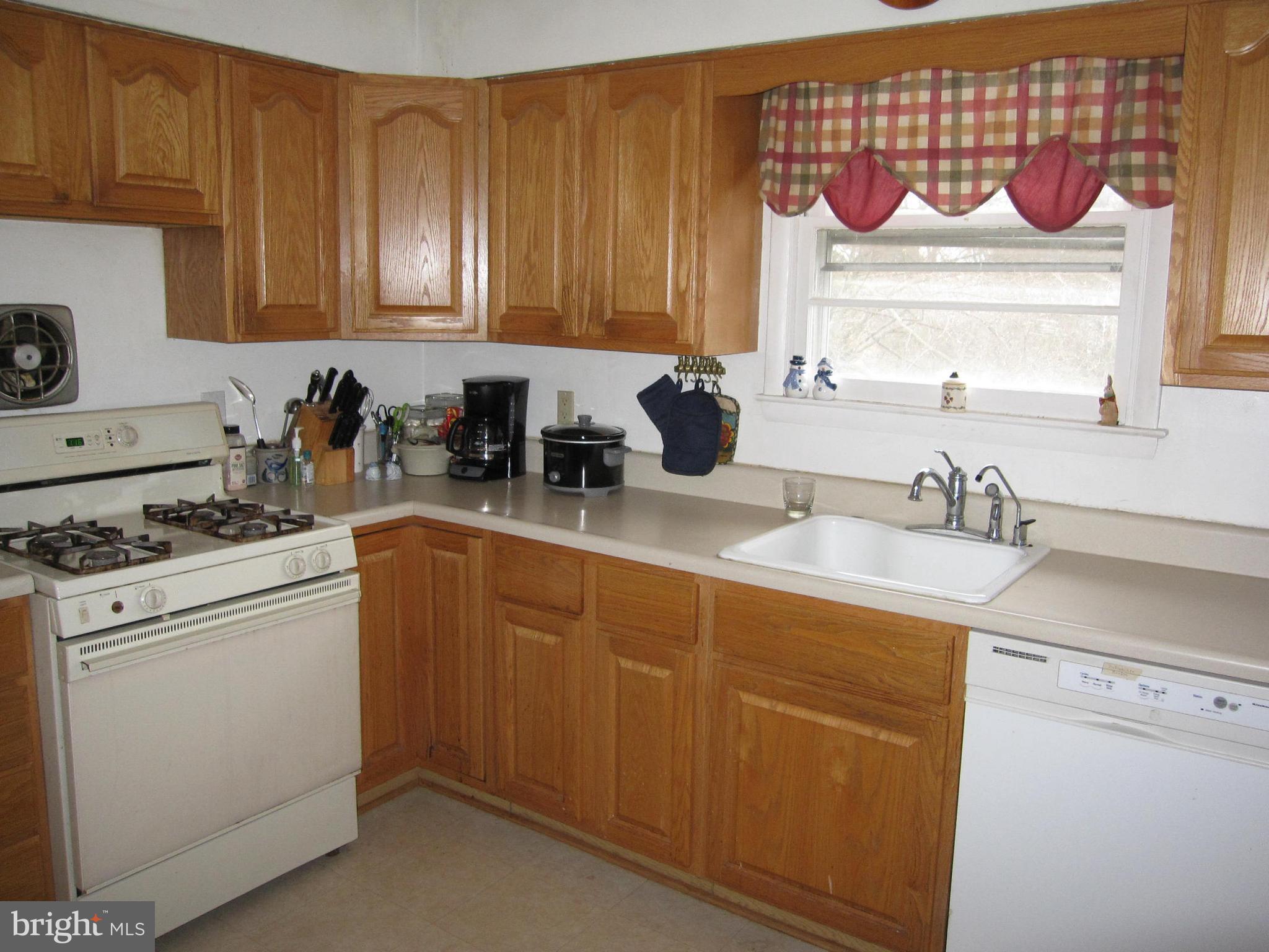 1915 Suffolk Road Finksburg, MD 21048 - Photo 9 of 10 Kitchen