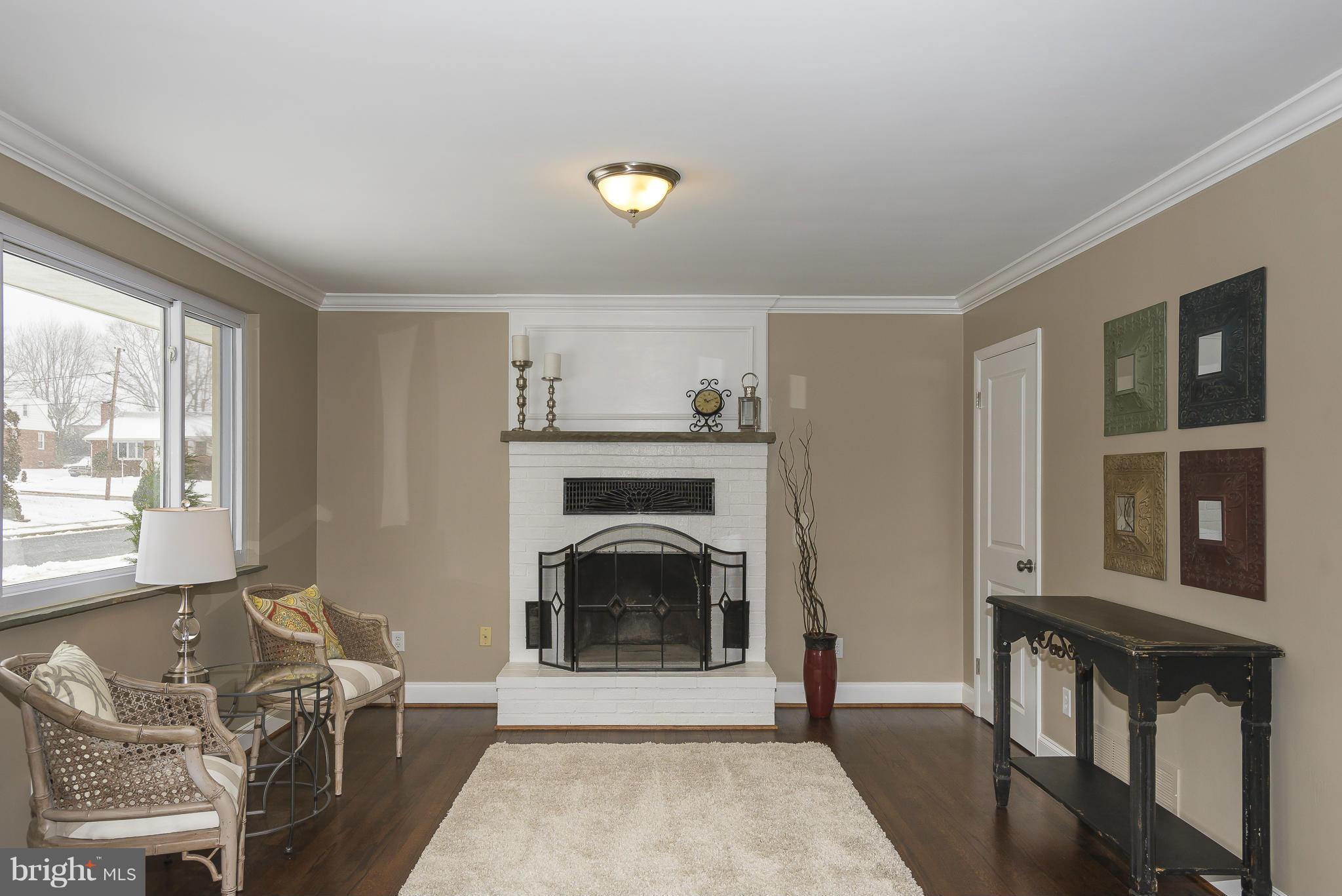 4223 Darnall Road Baltimore, MD 21236 - Photo 3 of 30 Living Room