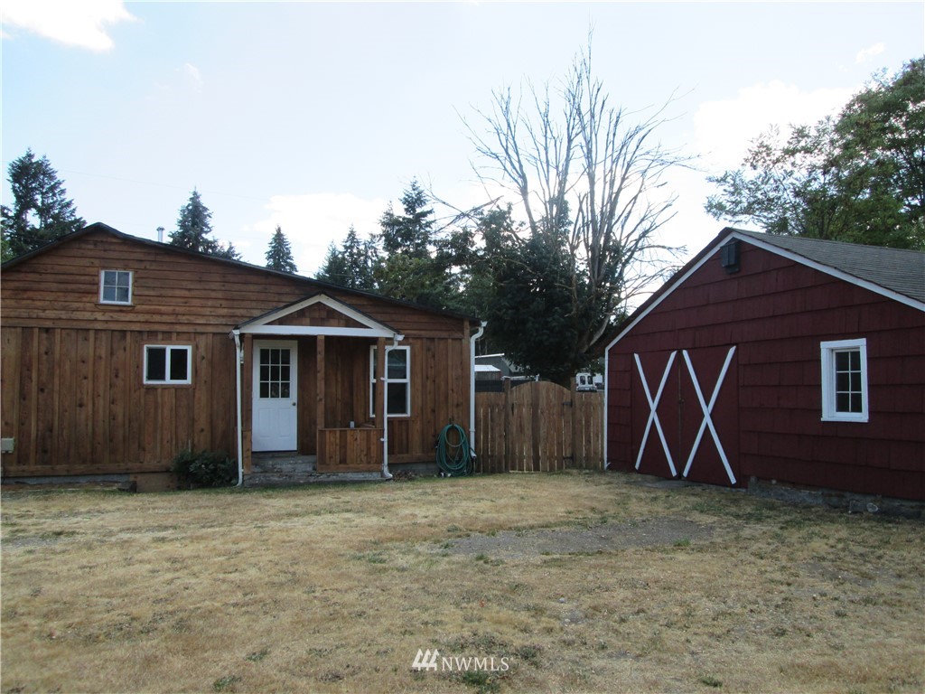 19039 Loganberry Street Southwest Rochester, WA 98579 - Photo 4 of 25 a front view of a house with garden