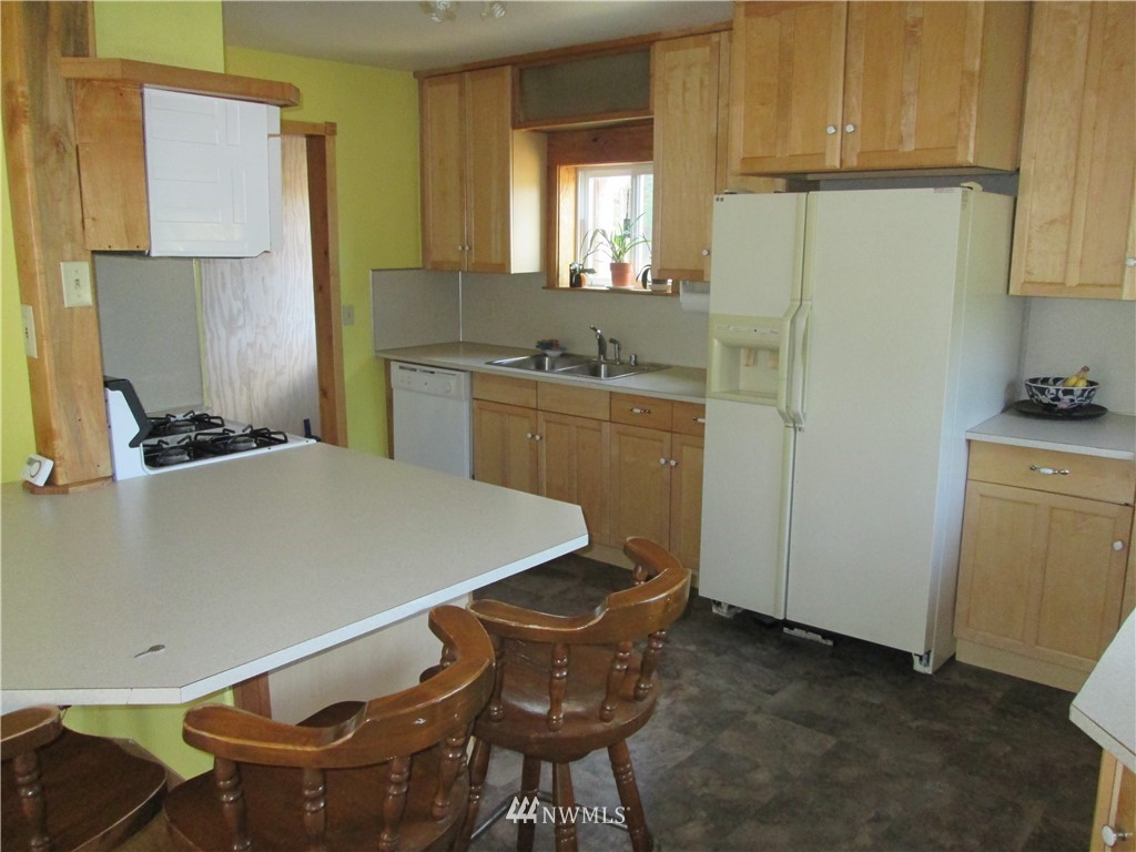 19039 Loganberry Street Southwest Rochester, WA 98579 - Photo 8 of 25 a kitchen with a stove and a refrigerator