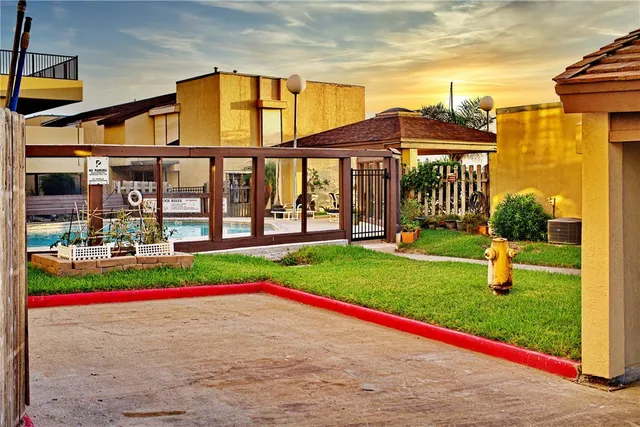 $1,750 | 1400 Ocean Drive, Corpus Christi, TX 78404