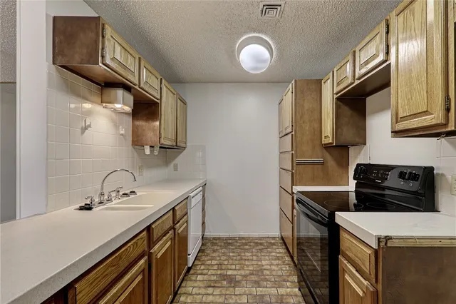 $1,750 | 1400 Ocean Drive, Corpus Christi, TX 78404