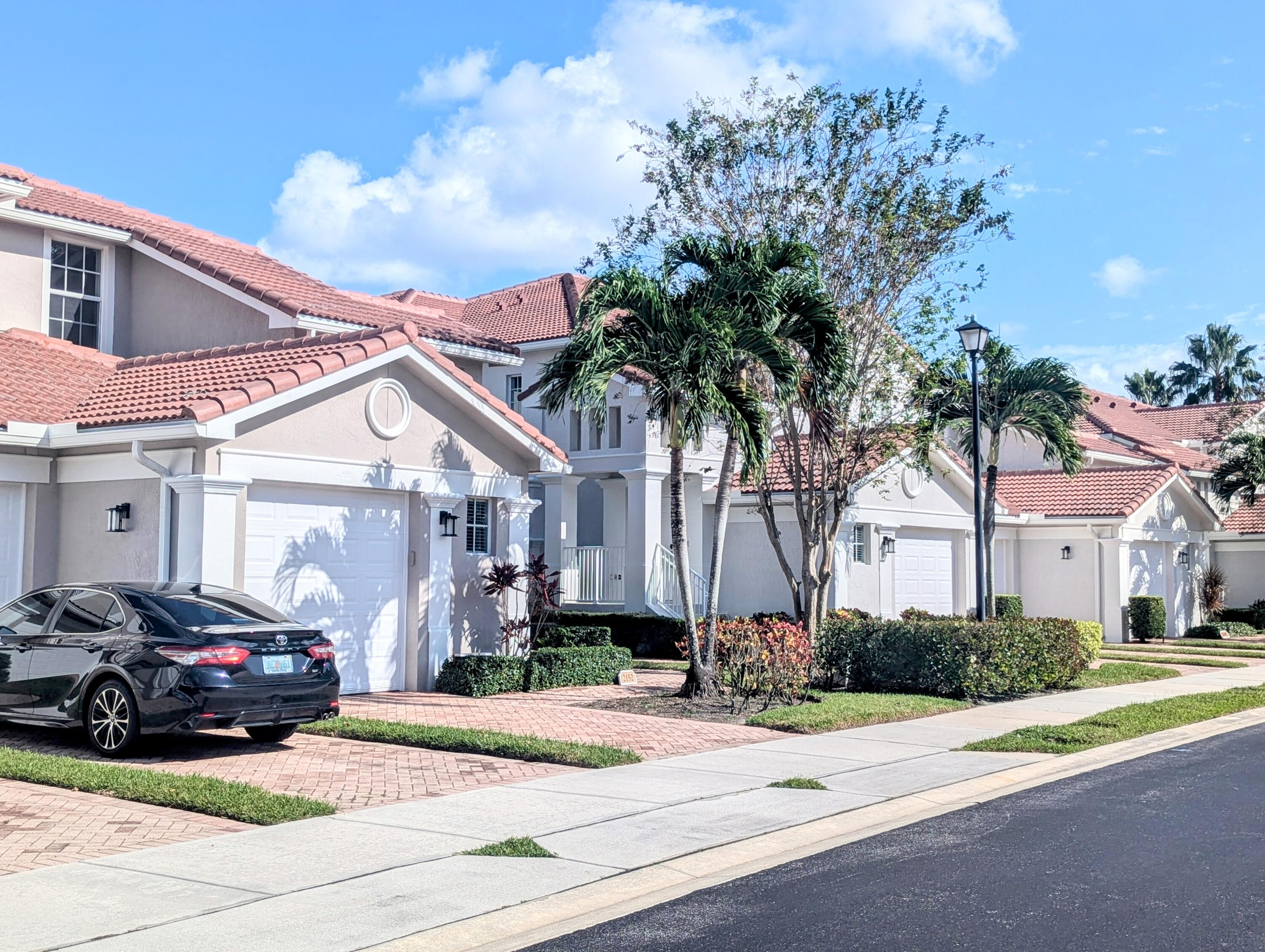 2152 Wingate Bend Wellington, FL 33414 - Photo 40 of 42 PXL_20241029_191838600~2