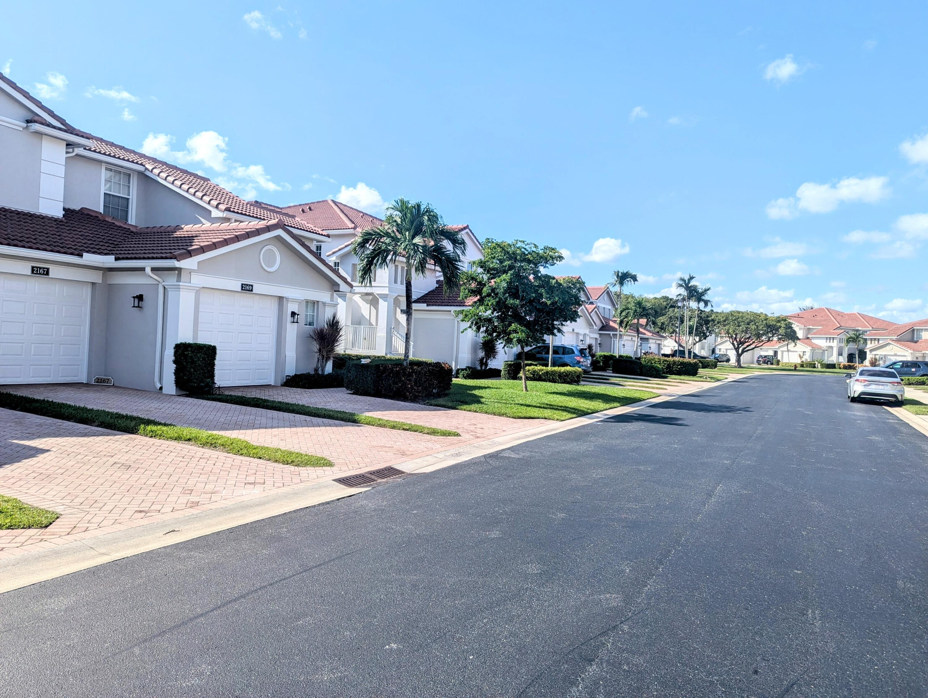 2152 Wingate Bend Wellington, FL 33414 - Photo 41 of 42 PXL_20241029_191822049~3