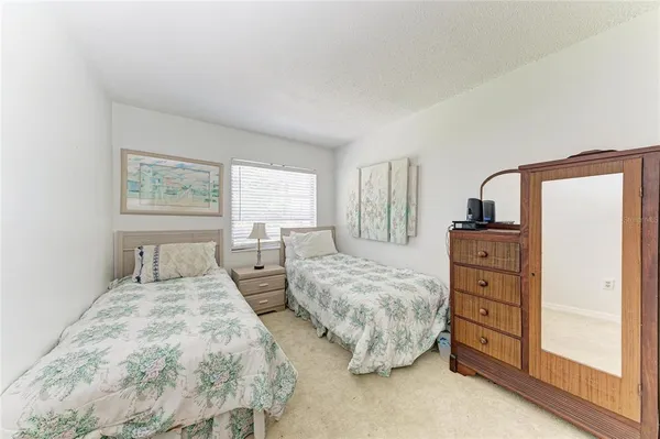 a bedroom with double bed and three windows