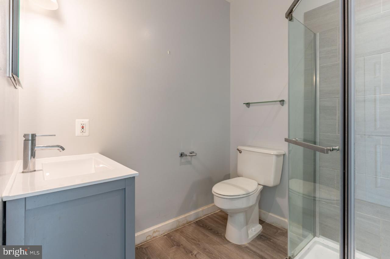 415 South Adams Street Arlington, VA 22204 - Photo 21 of 36 a bathroom with a toilet sink and a mirror